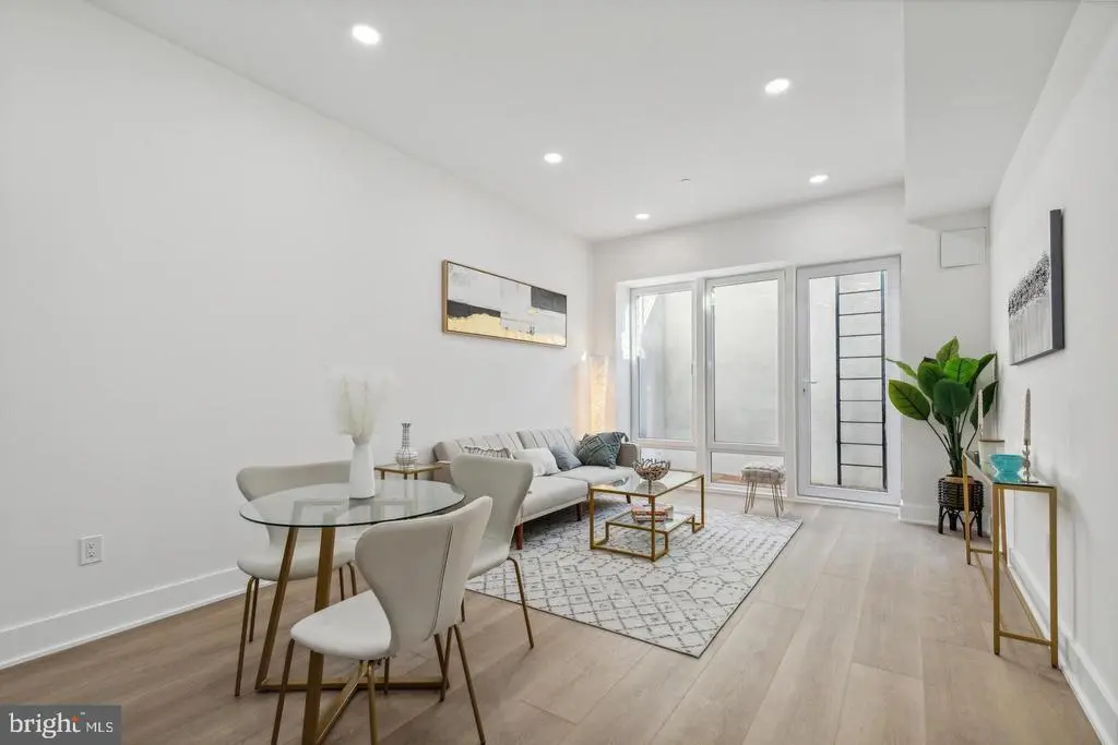 705 Quincy St Ne #2, WASHINGTON