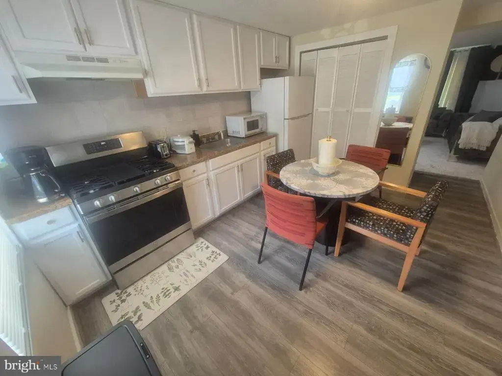 1835 Village Green Dr, HYATTSVILLE