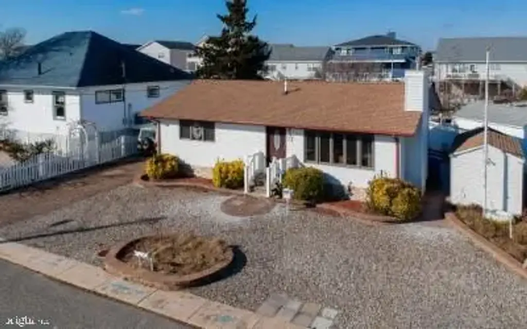 4 Rona Ln, MANAHAWKIN