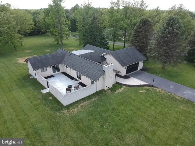 5471 Harris Farm Ln, Clarksville