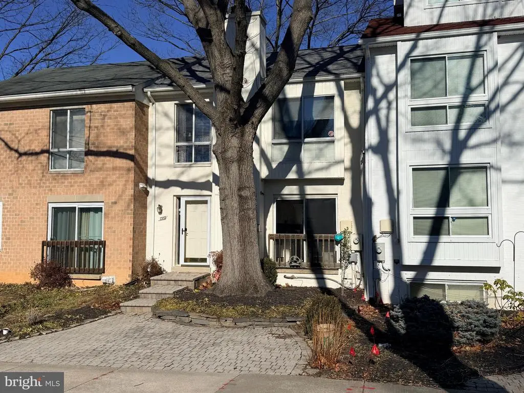 7353 Broken Staff, Columbia