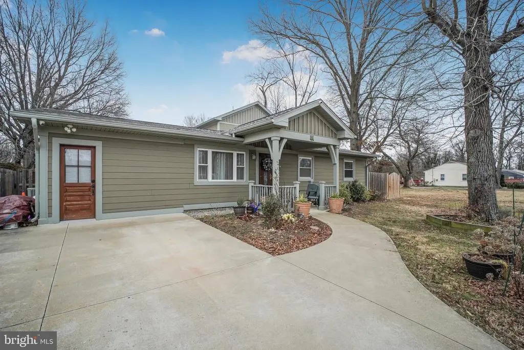 8227 Frye Rd, ALEXANDRIA