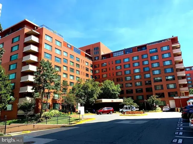 1021 Arlington Blvd #702, Arlington