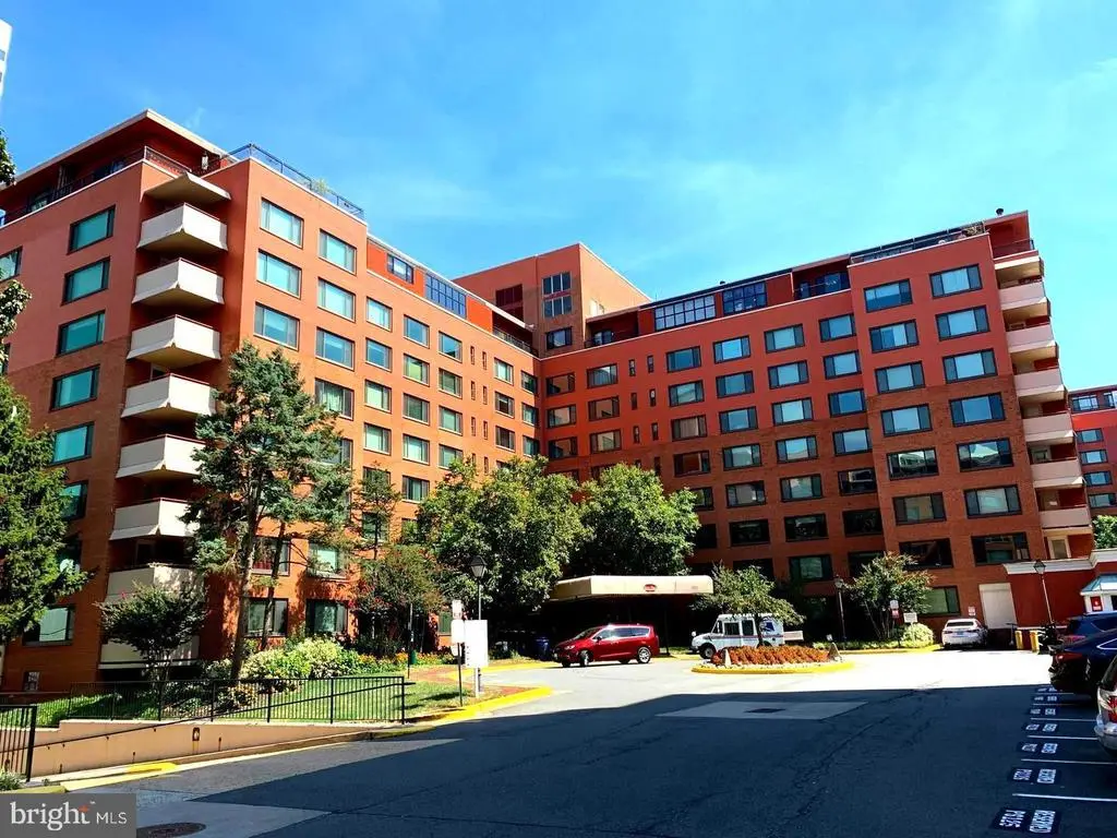 1021 Arlington Blvd #702, ARLINGTON