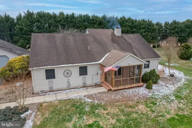 651 Daisey Rd, Clayton
