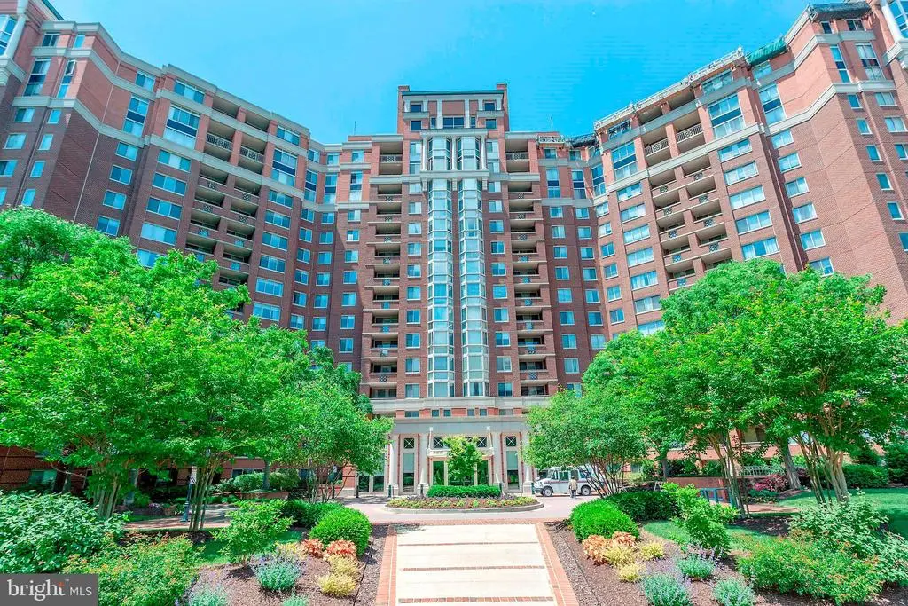 5809 Nicholson Ln #306, NORTH BETHESDA