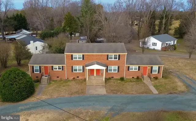 101 Patrick Henry Dr, Louisa