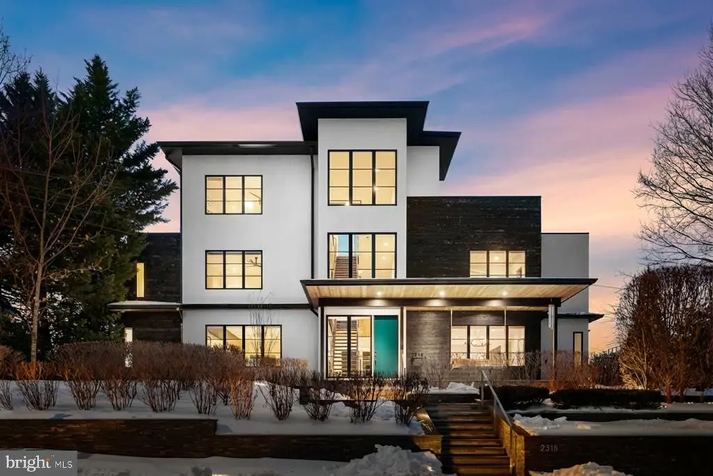 2318 N Richmond St, ARLINGTON