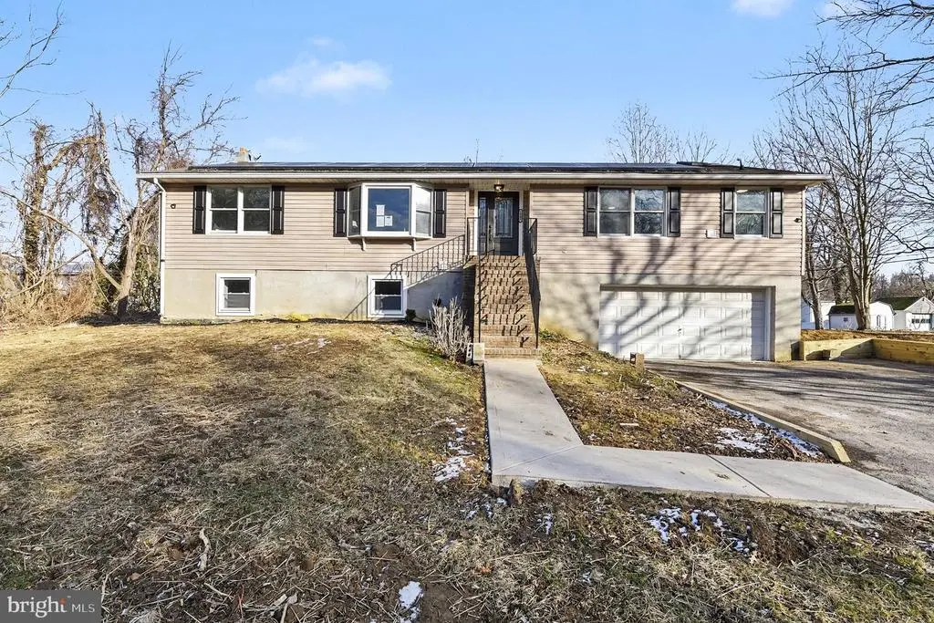 1009 Maple Rd, Essex