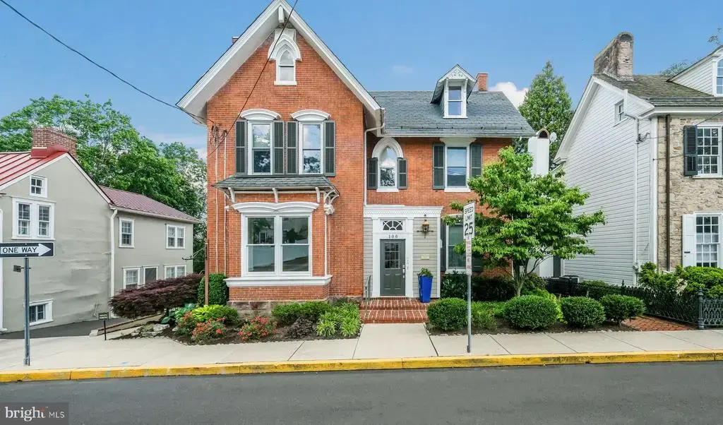 106 E State St, DOYLESTOWN