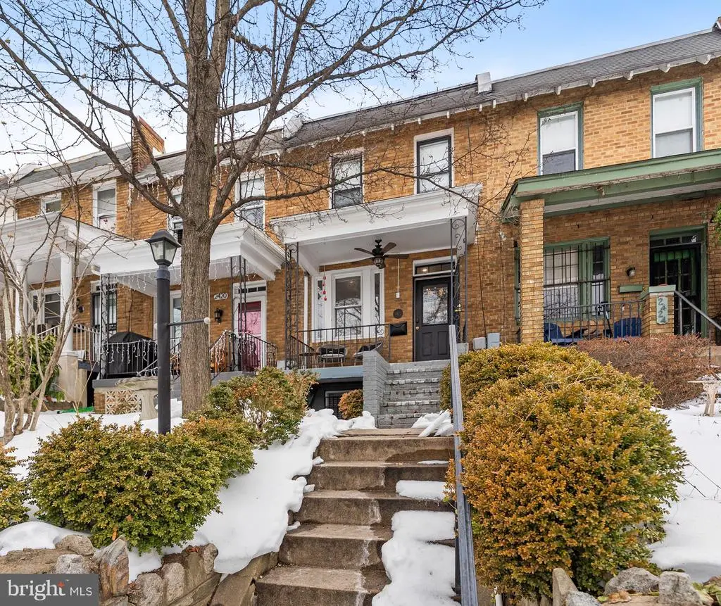 2422 2nd St Ne, WASHINGTON