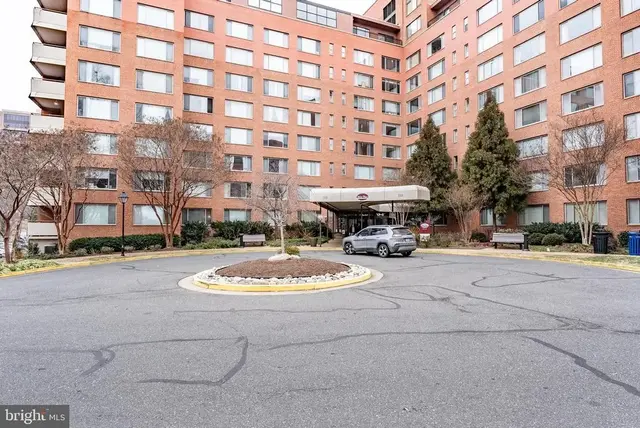 1111 Arlington Blvd #828, Arlington