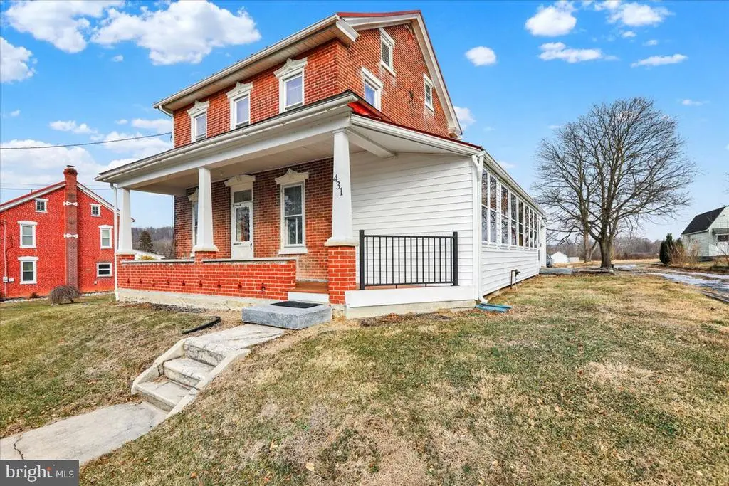 431 Main St, HAMBURG