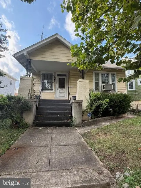 1008 Douglas St Ne, WASHINGTON