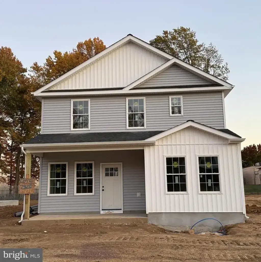 2820 Avenue E, LEVITTOWN
