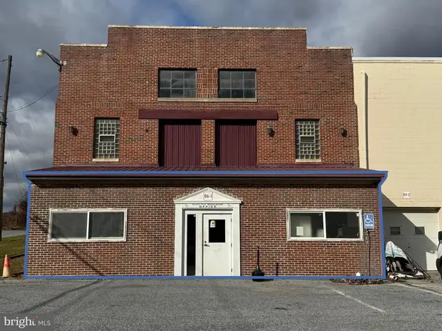 86 W Main St, Reinholds