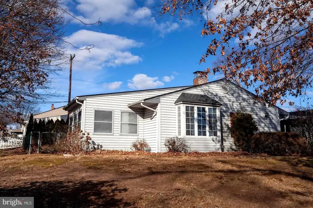 273 Birch Dr, LEVITTOWN