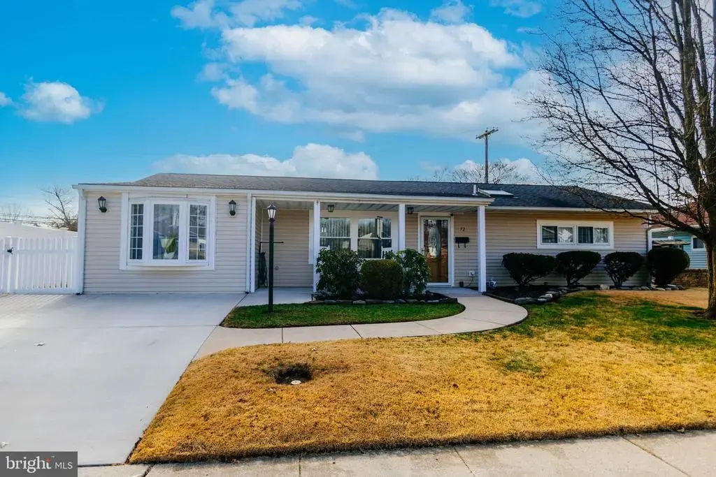 72 Thornridge Dr, LEVITTOWN