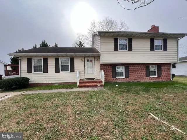 812 Bradley Ave, Cambridge