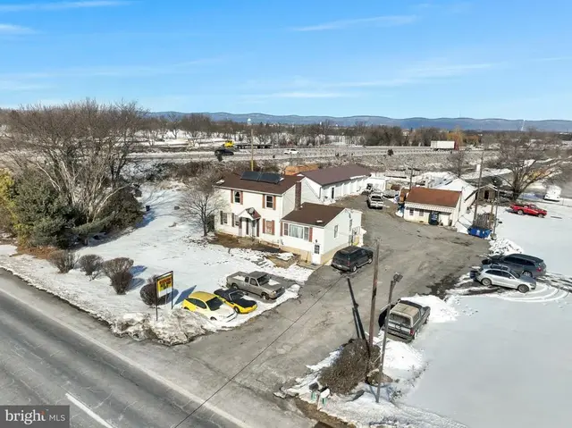 1836 W Trindle Rd, Carlisle