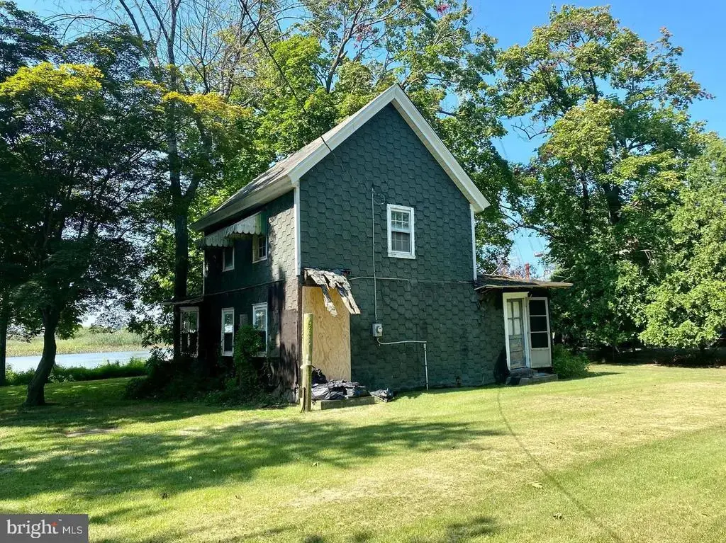 114 Ferry Rd, BRIDGEPORT