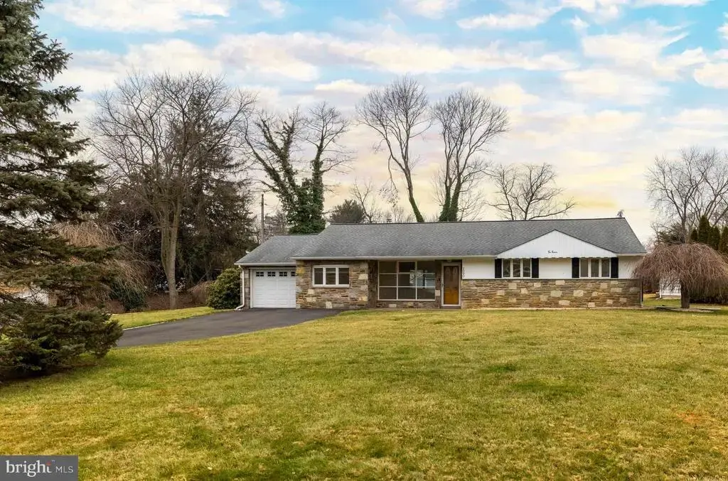 1090 Rozel Ave, SOUTHAMPTON