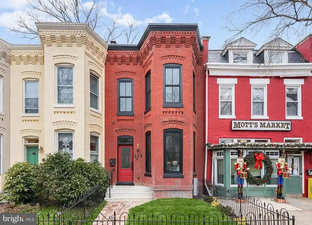 235 12th St Se, WASHINGTON