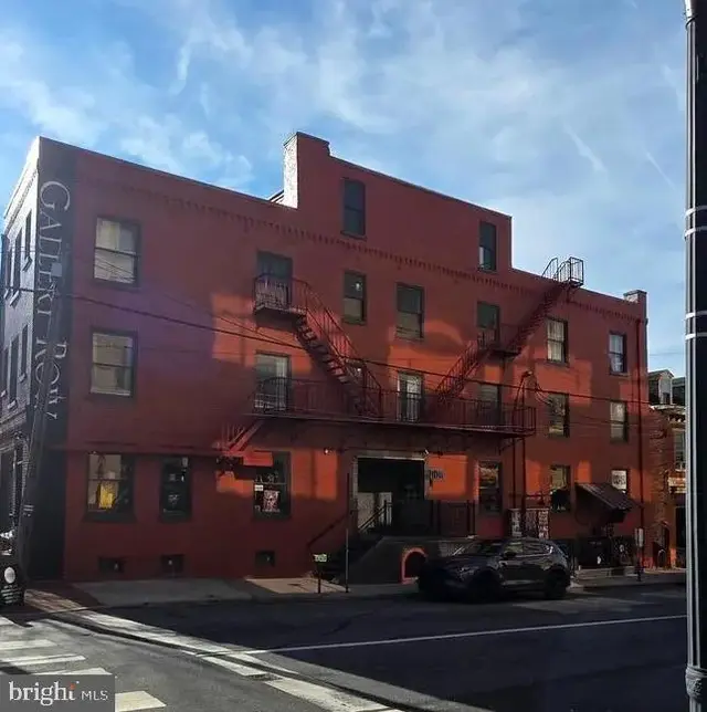 104 W Chestnut St, Lancaster