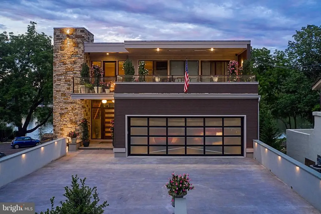 182 S Main St, NEW HOPE