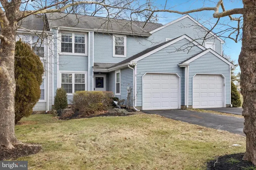12 Carousel Cir, DOYLESTOWN