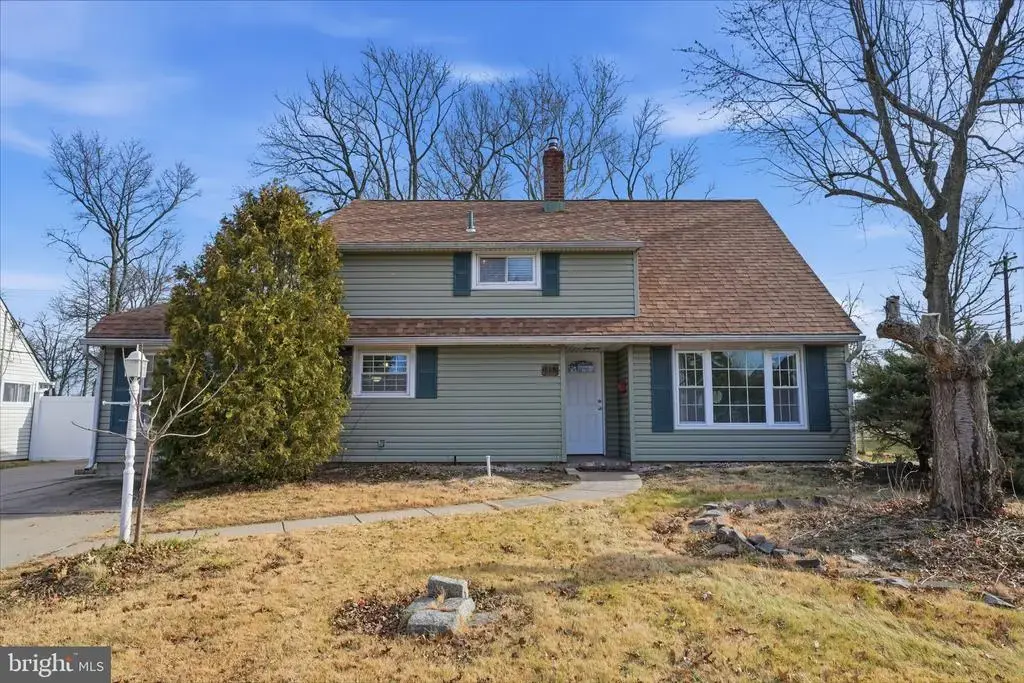118 Wildflower Rd, LEVITTOWN