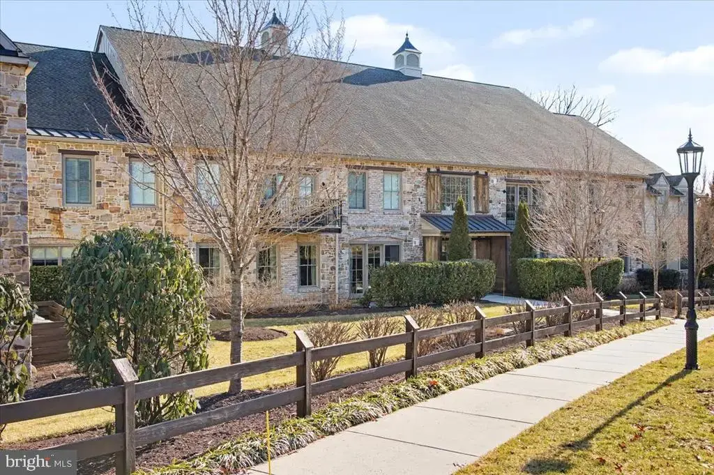 2401 Lower State Rd #102, DOYLESTOWN