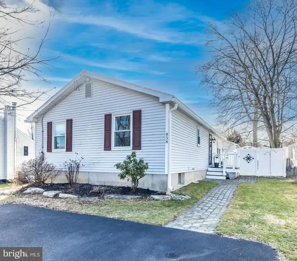 858 Avenue E #e, LANGHORNE