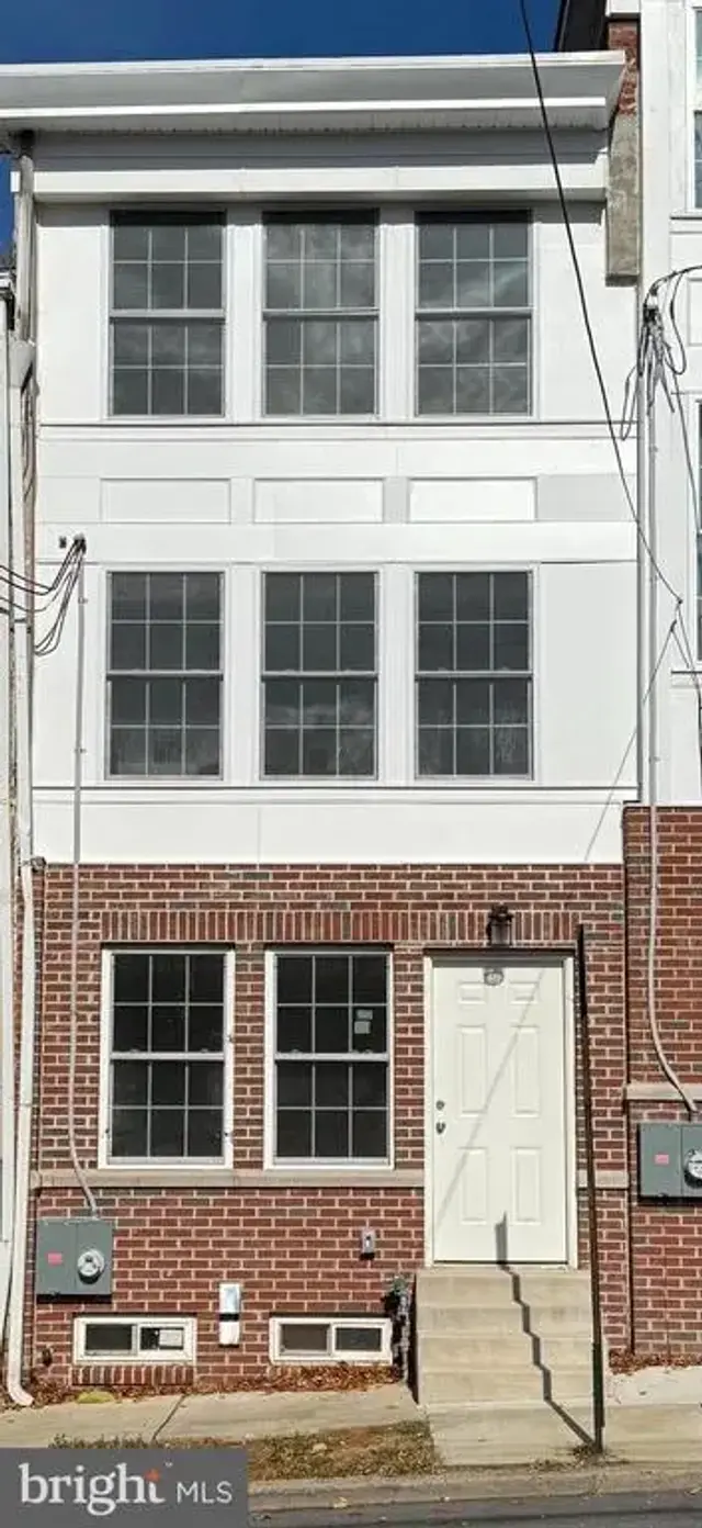 605 W 8th St, Wilmington