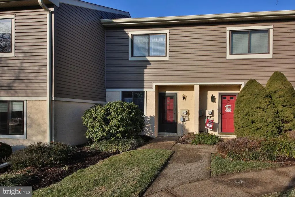 16 Ember Ln, HORSHAM