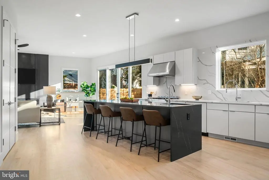 4810 3rd St N, ARLINGTON