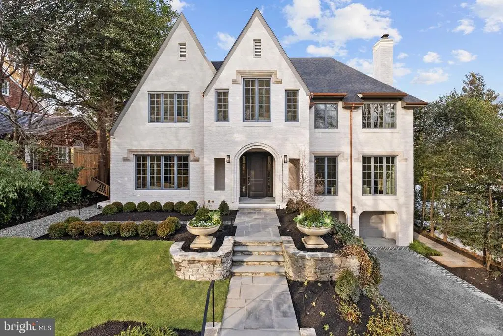 4433 Cathedral Ave Nw, WASHINGTON