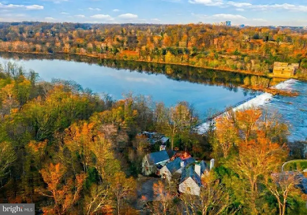 1100 Crest Ln, MCLEAN