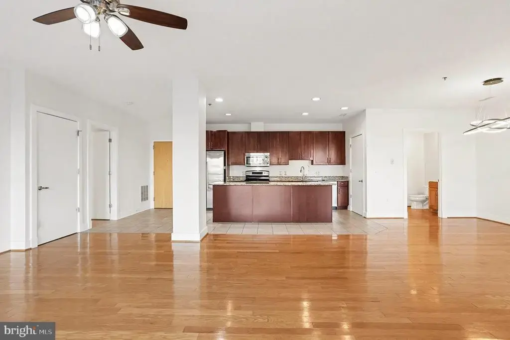 2772 Lighthouse Pt E #201, BALTIMORE