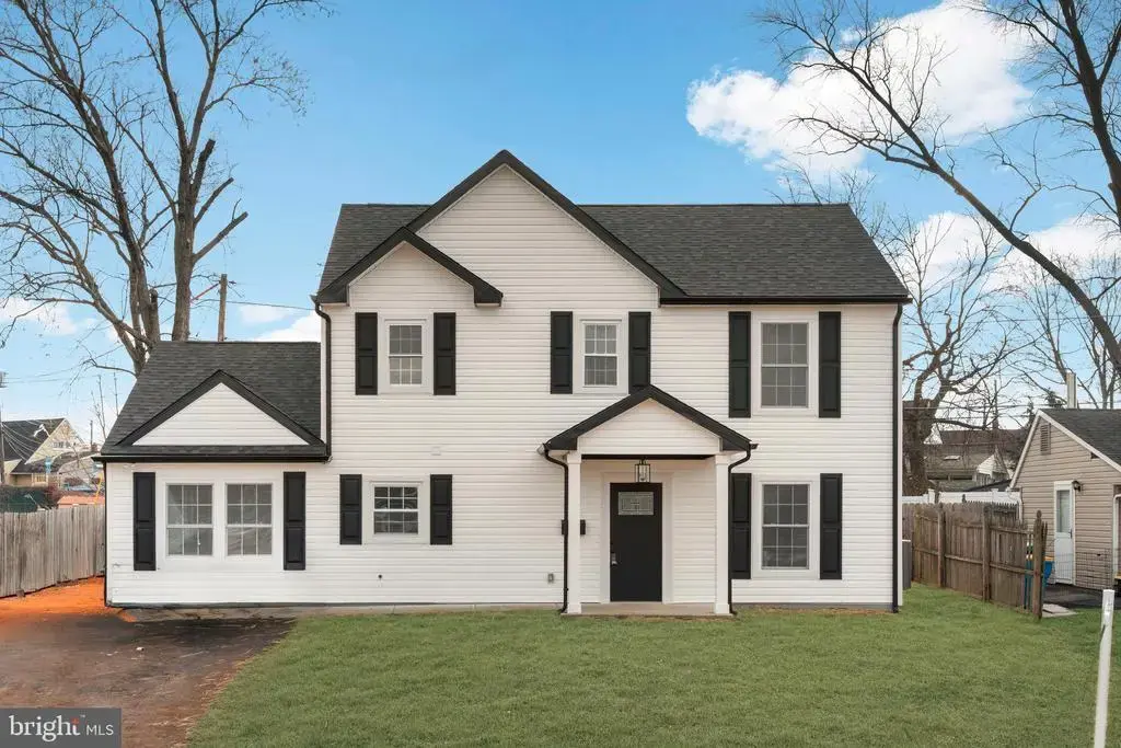 122 Ivy Hill Rd, LEVITTOWN