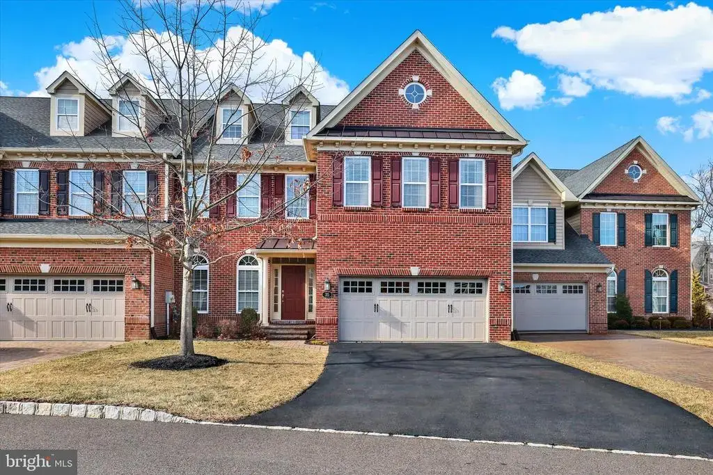 35 Rittenhouse Cir, NEWTOWN
