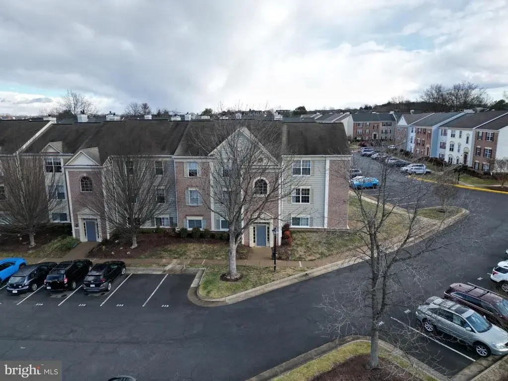 1123 Huntmaster Ter Ne #202, LEESBURG