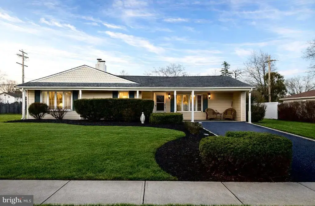 423 Magnolia Dr, LEVITTOWN