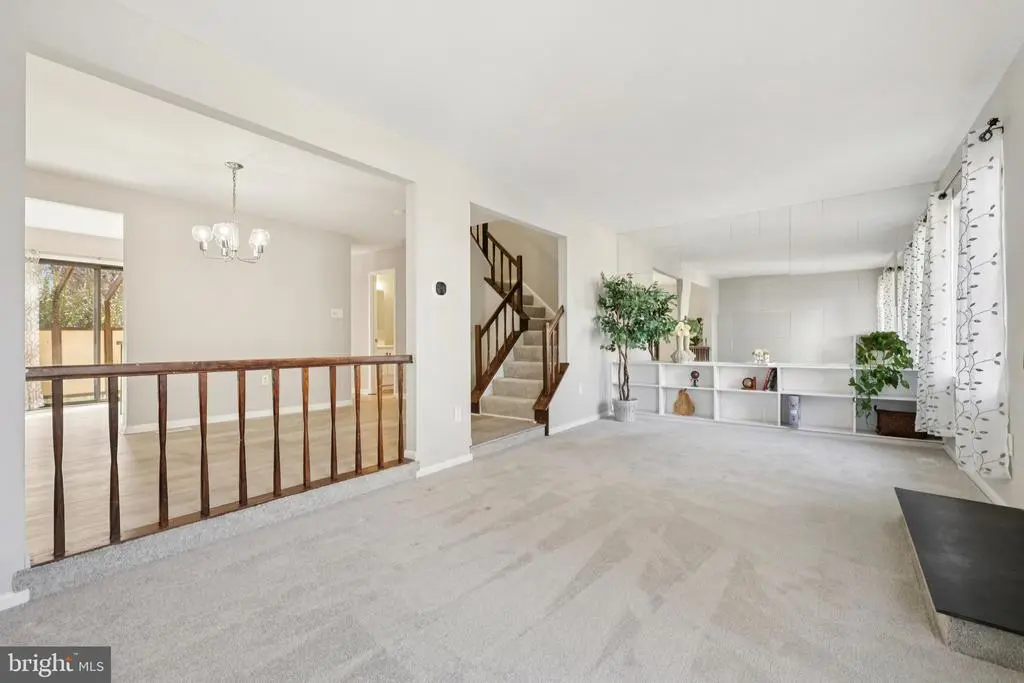 5402 White Mane, Columbia