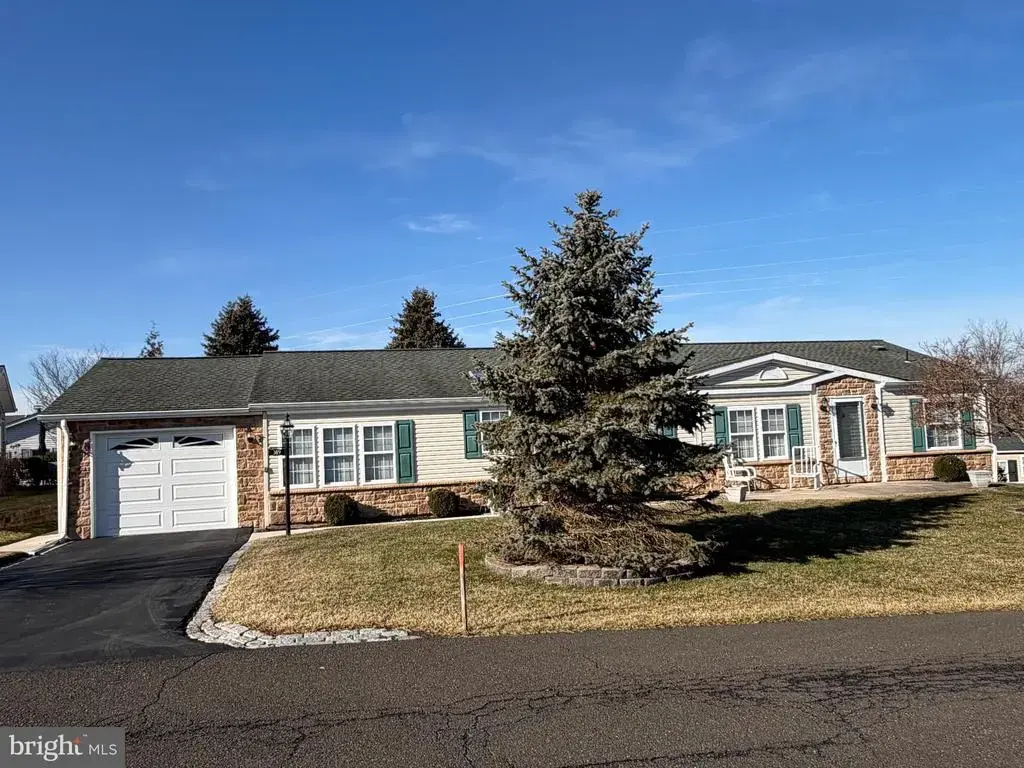 389 Thrush Ct W, NEW HOPE