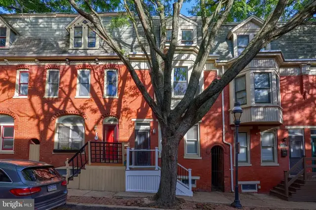 327 E Locust St, York