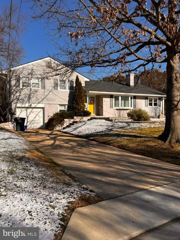 8304 Lilac Ln, ALEXANDRIA