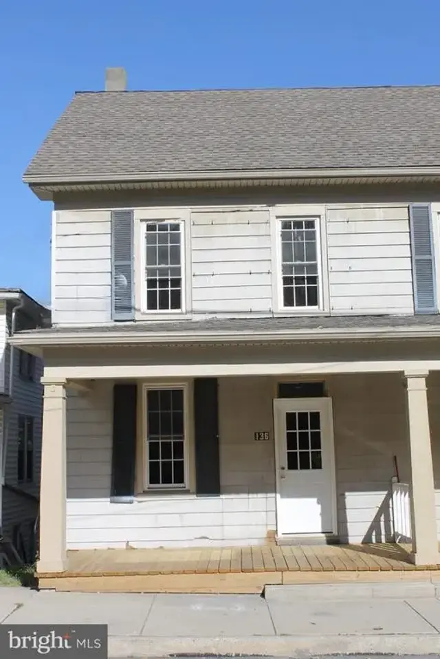 136 W Main St, Windsor