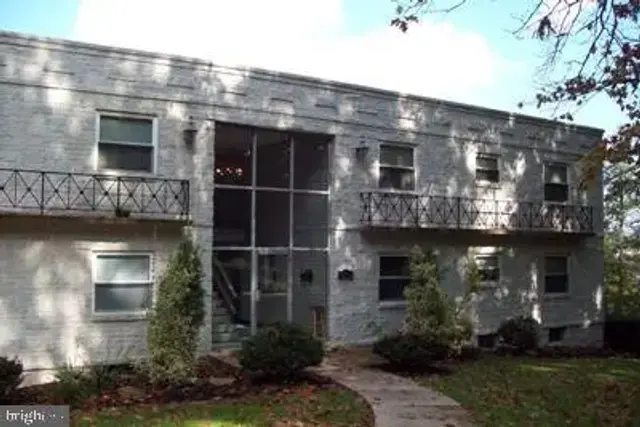 2135 Suburban Rd #5, York