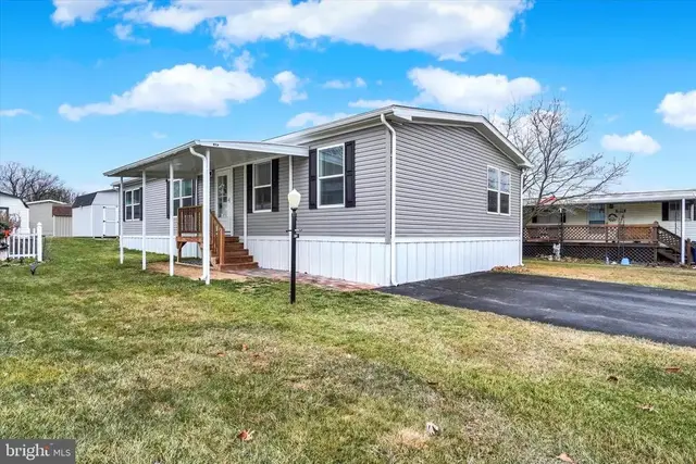 208 Country Ridge Dr, York